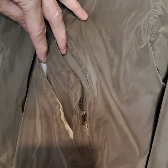 Impermeable Weatherproof Jacket Size Large - Picture 6 of 11